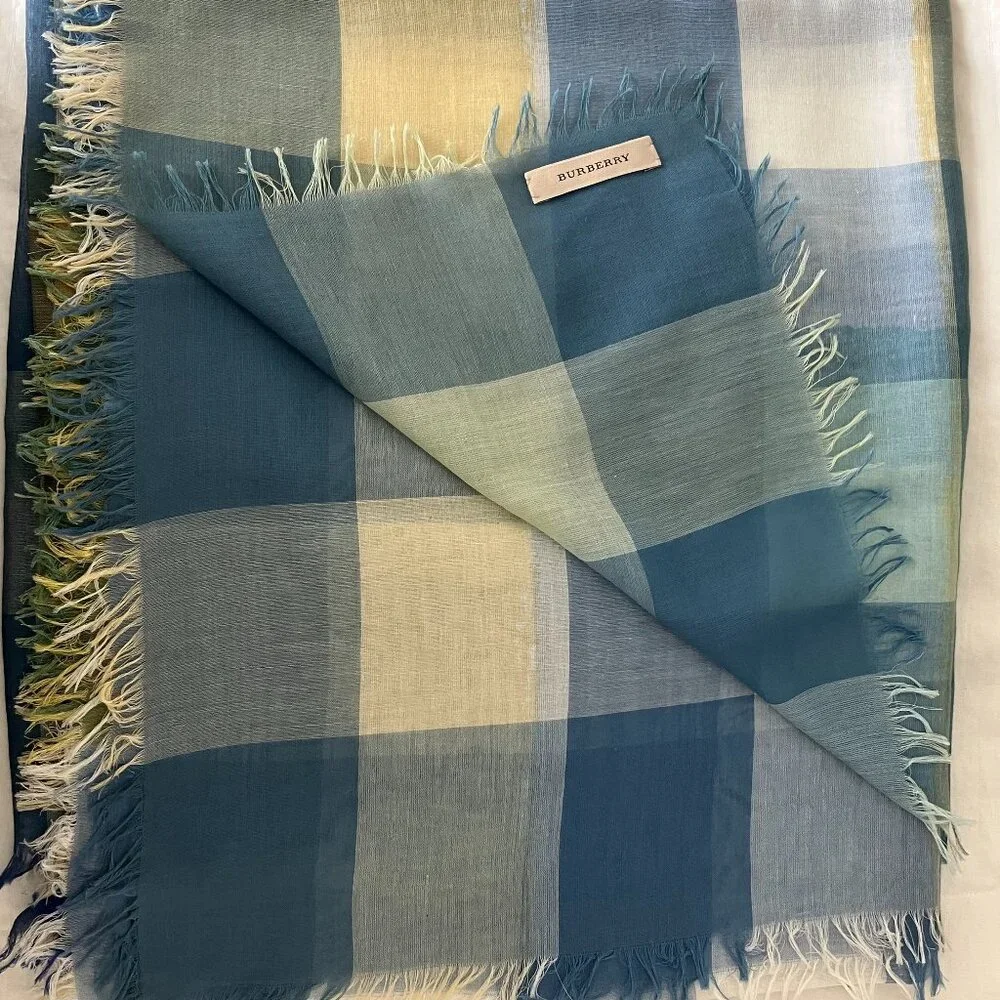 Burberry Check Scarf/Shawl - Picture 3 of 5